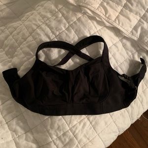 Tata tamer lululemon sports bra 34DD